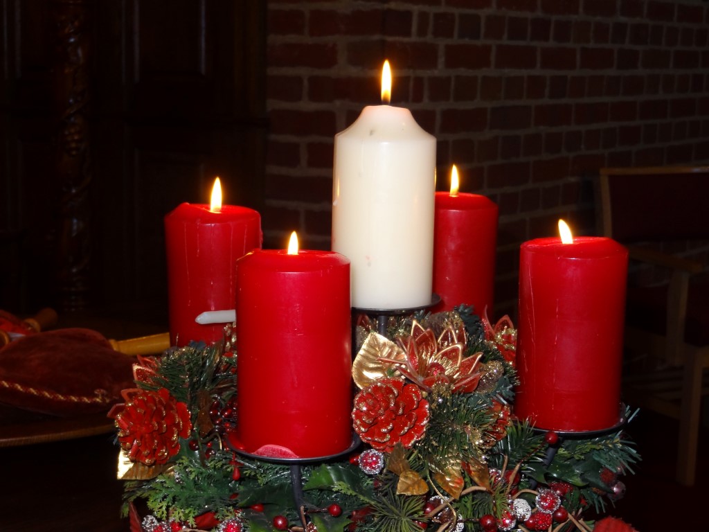 Advent_candles_lit